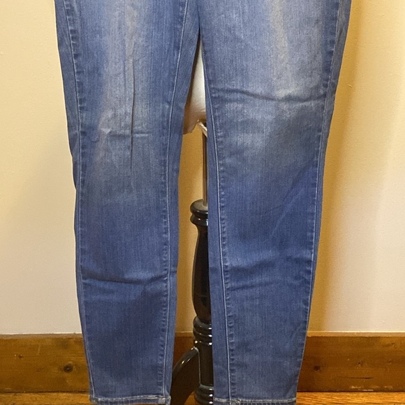 Paige Hoxton Skinny Ultra Skinny Denim Jeans in a Light Blue Wash (31W x 30L) - Picture 3 of 7